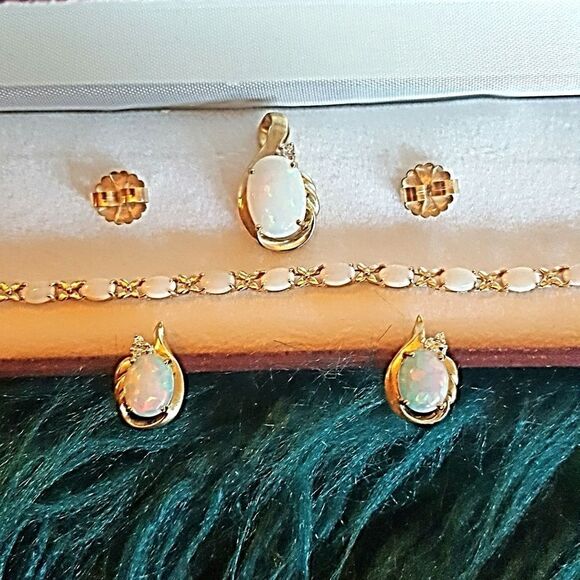 STEAL! 💥💥OPAL PENDANT, EARRINGS & BRACELET - Picture 1 of 4